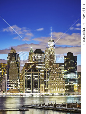 Manhattan skyline at dusk, New York. 40401124