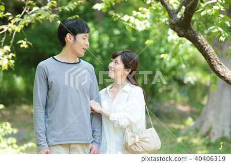 Middle couple fresh green 40406319