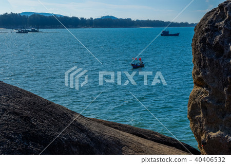 fishing boat at songkla lake when sunset time 40406532