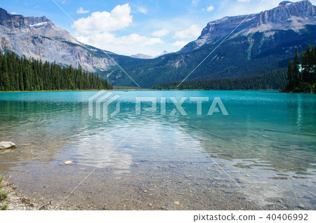 Yoho國家公園的鮮綠色湖 Yoho國家公園的鮮綠色湖 40406992