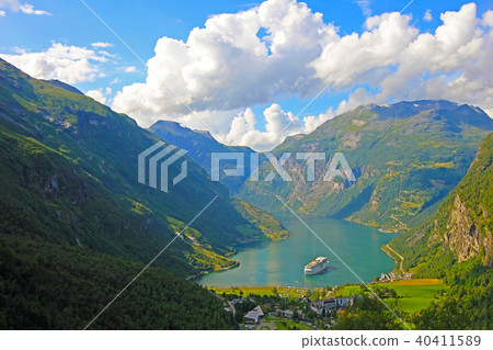 Geiranger Fjord, Beautiful view to the this branch of the Sunnylvsfjord, Norway Geiranger Fjord, Beautiful view to the this branch of the Sunnylvsfjord, Norway 40411589