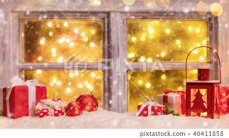 Atmospheric Christmas window sill with decoration Atmospheric Christmas window sill with decoration 40411858