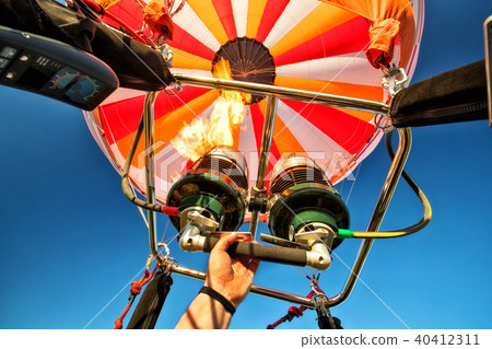 Hot air balloon with gas power accelerators Hot air balloon with gas power accelerators 40412311