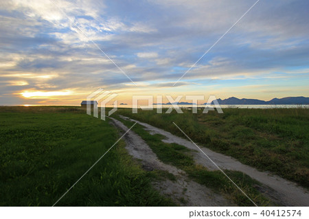 Beautiful yellow house at the coast of Lofoten Islands with view to the Vesteralen Islands at sunset 40412574
