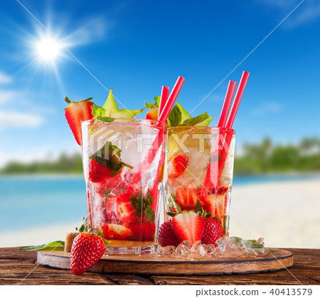 Summer drinks with blur beach on background Summer drinks with blur beach on background 40413579