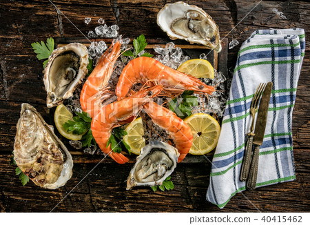 Seafood served on black stone Seafood served on black stone 40415462