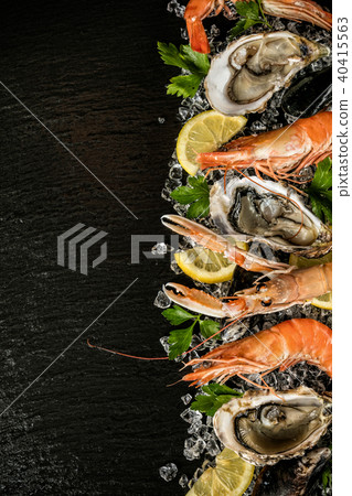 Seafood served on black stone Seafood served on black stone 40415563