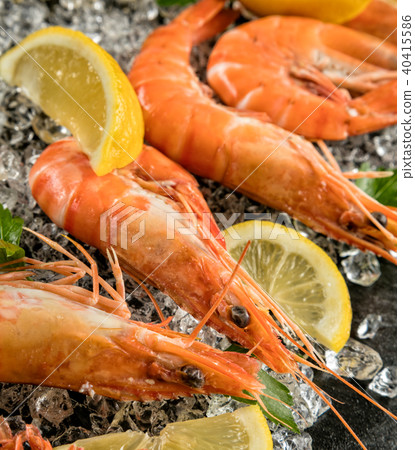 Cooked prawns served on black stone 40415586