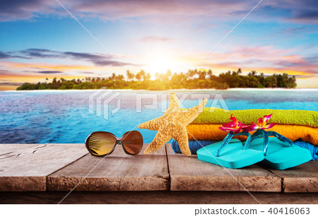 Beach accessories for travelling on wood 40416063