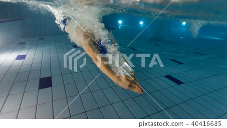 Young man swimming in pool 40416685