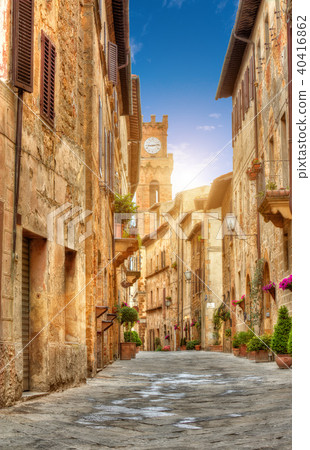 Colorful street in Pienza, Tuscany, Italy Colorful street in Pienza, Tuscany, Italy 40416862