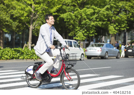 Men riding bicycles in the city Men riding bicycles in the city 40418258