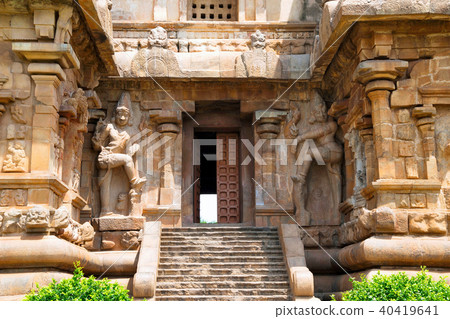 Dwarapala, southern entrance to the mukhamandapa  40419641