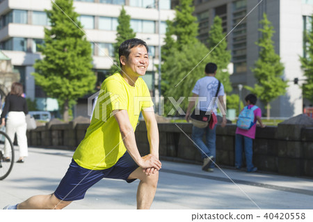 Men jogging 40420558