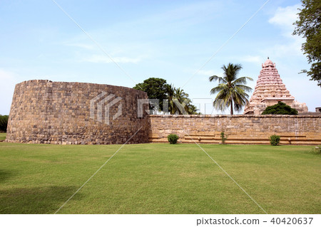 Bastion and outer wall, Brihadisvara Temple 40420637