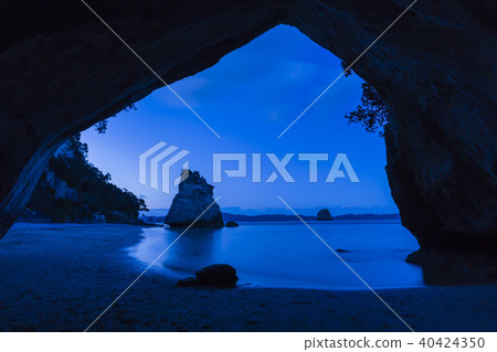 新西蘭Coromandel半島大教堂小海灣夜視圖滿天星斗的天空 40424350