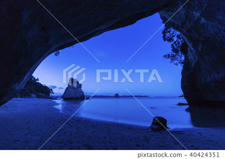 新西蘭Coromandel半島大教堂小海灣夜視圖滿天星斗的天空 40424351