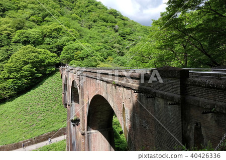 Fresh green of the Megane Bridge (Usui 3rd Bridge) Fresh green of the Megane Bridge (Usui 3rd Bridge) 40426336