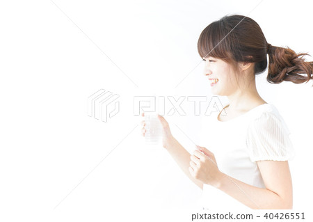 年輕女子在體育運動 年輕女子在體育運動 40426551
