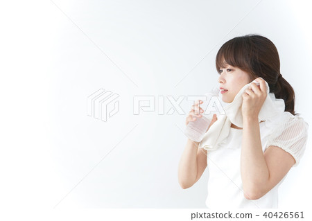 Young woman playing sports Young woman playing sports 40426561