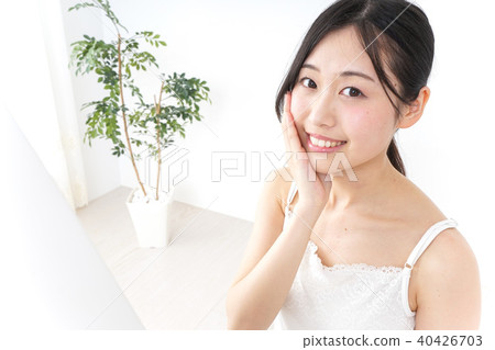 A young woman doing skin care 40426703