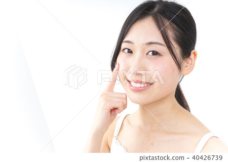 A young woman doing skin care 40426739