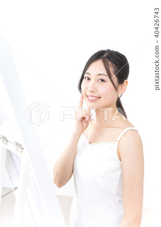 A young woman doing skin care 40426743