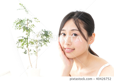 A young woman doing skin care 40426752