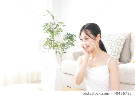 A young lady who care for the skin 40426782