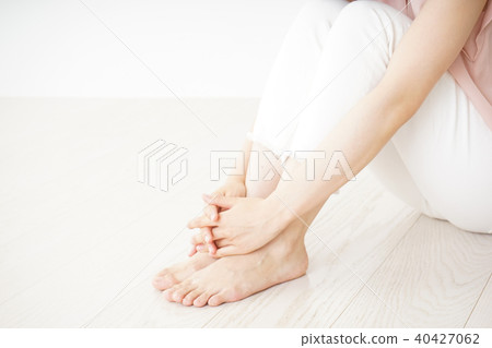 Young woman alone 40427062
