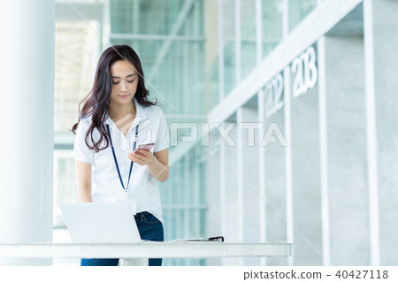 Business woman (smartphone) Business woman (smartphone) 40427118