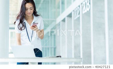 Business woman (smartphone) Business woman (smartphone) 40427121