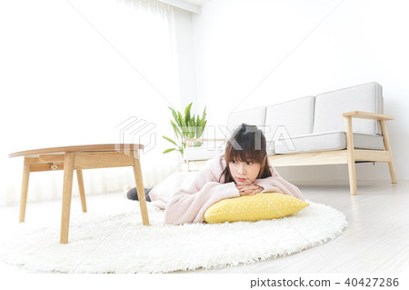 在家睡覺的少婦 40427286