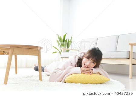 在家睡覺的少婦 在家睡覺的少婦 40427289