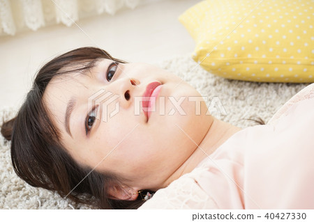 在家睡覺的少婦 在家睡覺的少婦 40427330