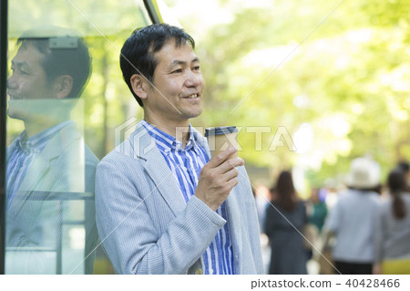 Men taking a walk in the city 40428466