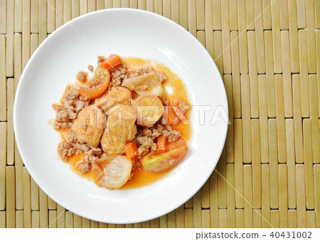 deep fried egg tofu with minced pork in gravy 40431002