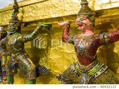 Demon guardians in Wat Arun Temple, Bangkok 40432115