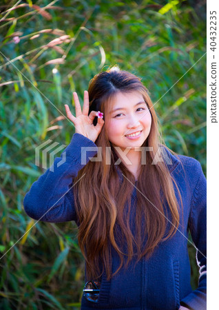 Asia woman with Himalayan Cherry Or Cherry blossom 40432235