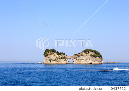 Nanki Shirahama Moonlighting in the morning at Enshu Tsukishima Wakayama Prefecture Nanki Shirahama Moonlighting in the morning at Enshu Tsukishima Wakayama Prefecture 40437512