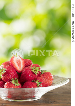 一個草莓 一個草莓 40438431