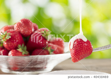 一個草莓 一個草莓 40438469