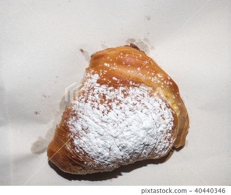 Neapolitan cake, sfogliatella 40440346