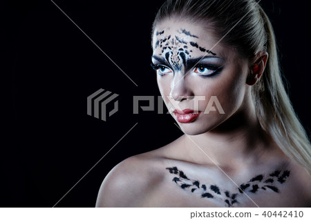 Girl snow leopard 40442410