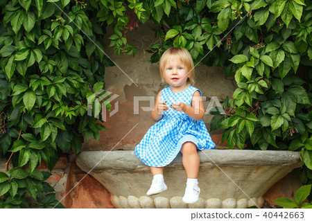 Little girl in a dress 40442663