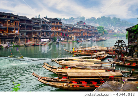 Old houses in Fenghuang county in Hunan, China. Old houses in Fenghuang county in Hunan, China. 40443018