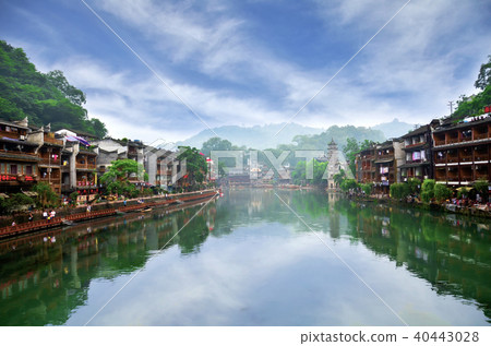 Old houses in Fenghuang county in Hunan, China. Old houses in Fenghuang county in Hunan, China. 40443028