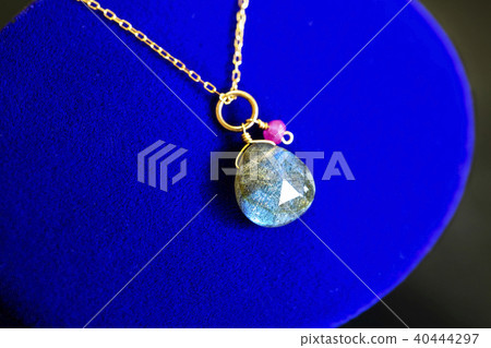 A necklace placed on the case A necklace placed on the case 40444297