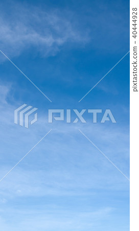 五月的天空和雲彩（垂直） 40444928
