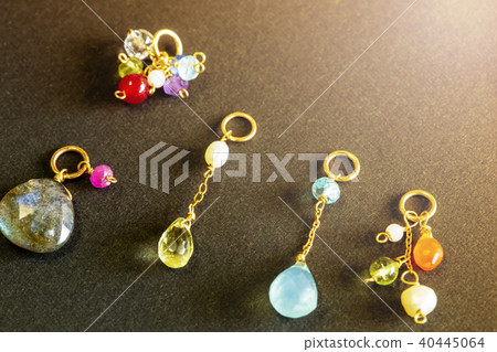 Colorful stone necklace top and colorful back 40445064